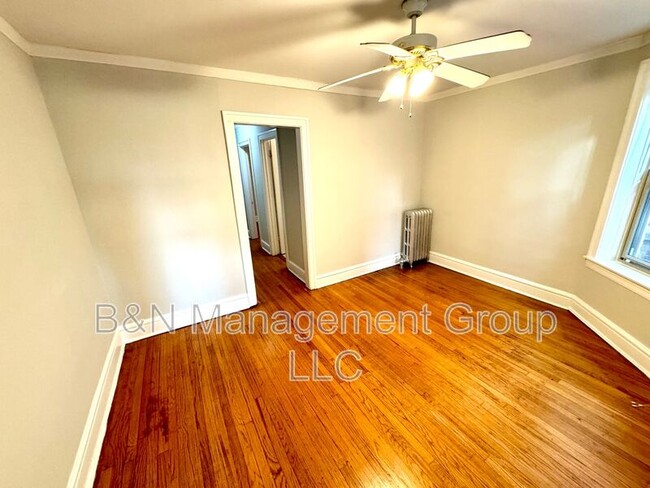 Building Photo - 4895 N Hermitage Ave