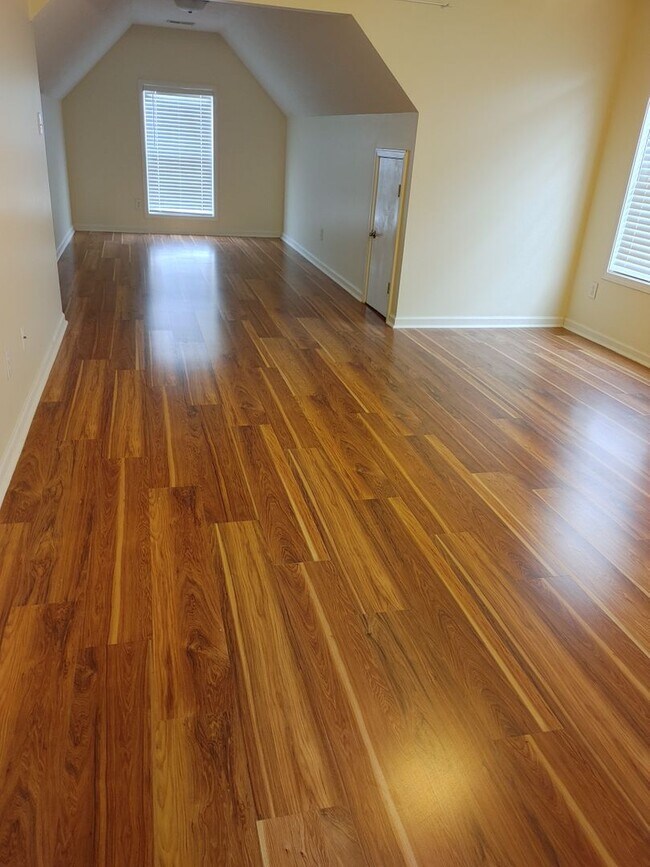 Building Photo - West Knoxville 37909 - Beautiful & newly remodeled with 4 bedroom, 3.5 baths - Call Sharon Arnwin...