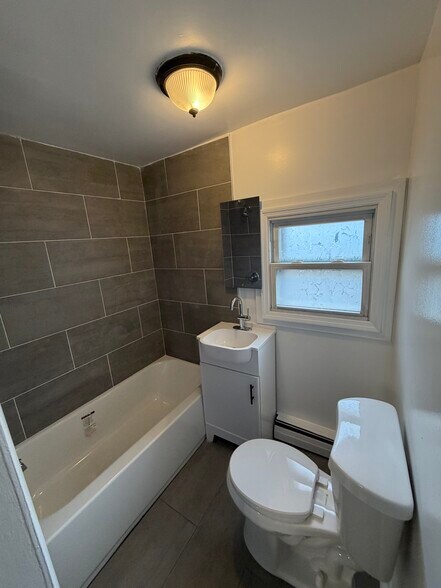 Building Photo - 738 Edgar Rd