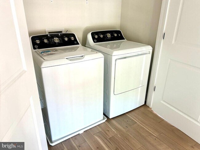 Building Photo - 51 E Clymer Ave