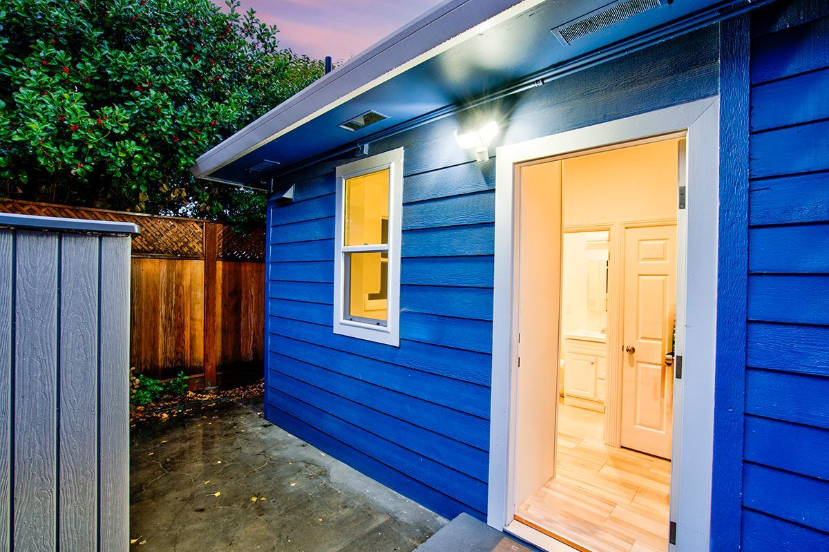 Building Photo - 1351 Eastshore Dr