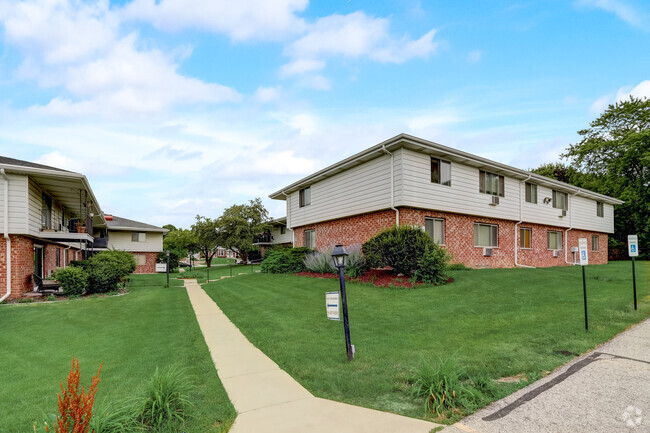 Building Photo - Howard Garden Apartments