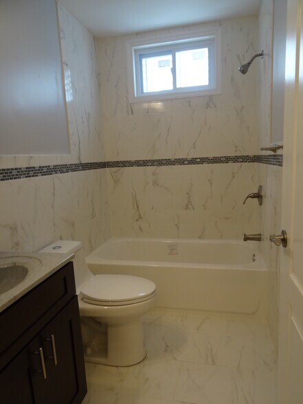 Building Photo - 44 Charles St