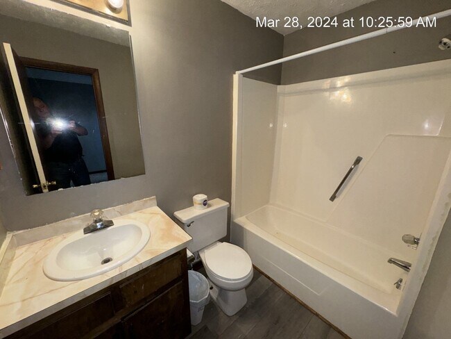 Building Photo - 6468 Kelmscot Ct