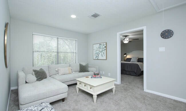 Building Photo - 131 Pine Rd