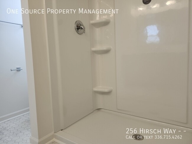 Building Photo - 256 Hirsch Wy