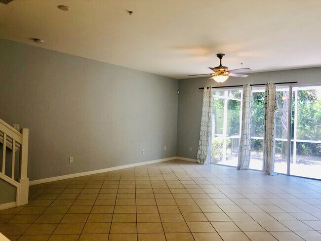 Building Photo - Milano - 3BR/2BA Unfurnished Townhome in N...