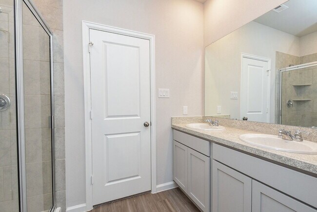Building Photo - 16493 Moss Ln