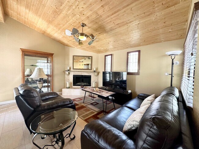 Building Photo - COMING SOON!! Charming FURNISHED 2 Bed 2 Bath Condo in Palm Desert close to El Paseo!