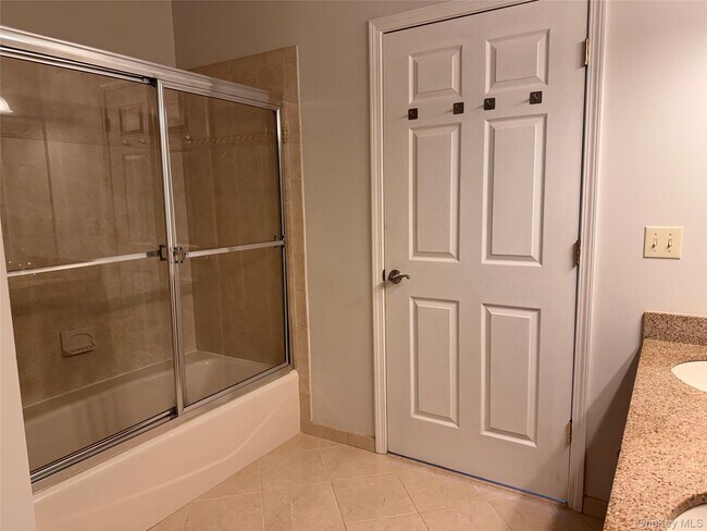 Building Photo - 935 Tower Ridge Cir