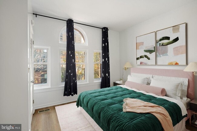 Building Photo - 317 S 18th St