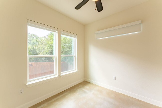 Building Photo - Modern Elegance in Austin: 4BR/3BA Sanctuary with Stylish Design and Inviting Ambiance!