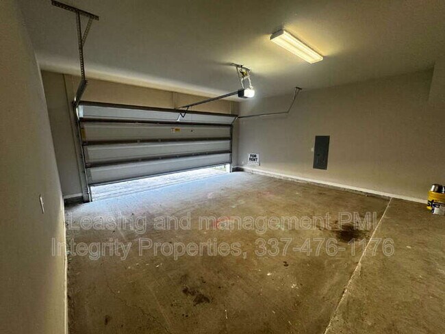 Building Photo - 115 Rue Chateau Royal Dr