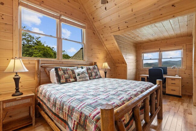 Building Photo - 121 Pontoosuc Dr