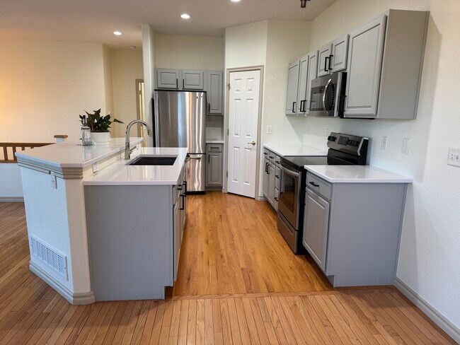 Building Photo - 3000 E 112th Ave