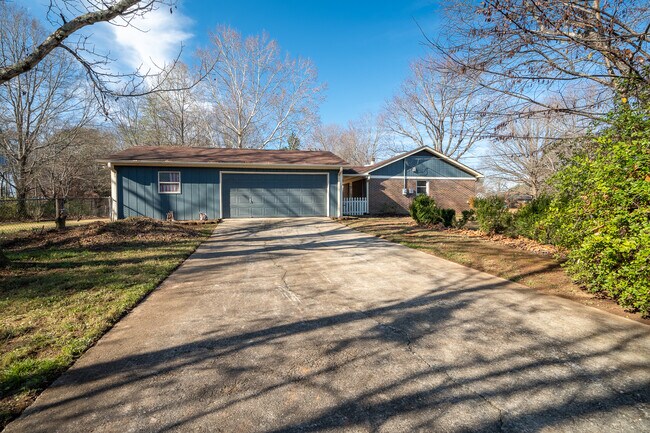 Building Photo - 110 Peabody Rd