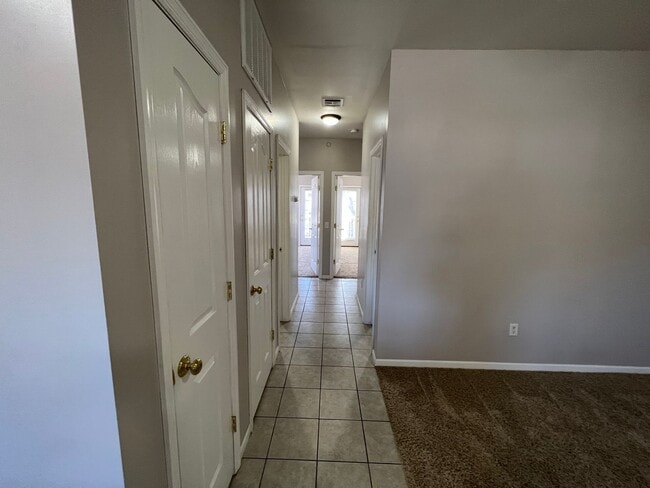 Building Photo - 2 bedroom unit across street from KSU Campus. Available August 1st!