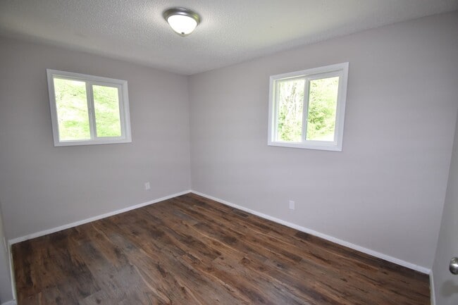 Building Photo - 3 Bedroom 1 Bath Home For Rent Near Heritage Park!