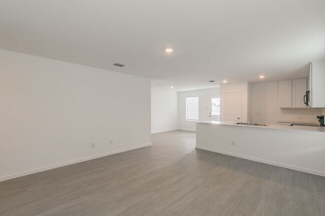 Building Photo - 3 bedroom 2 bath-brand new construction in...