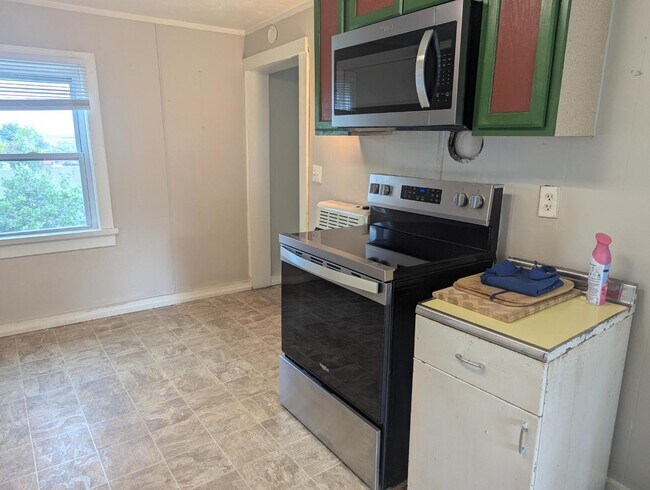 Building Photo - 508 Acton St