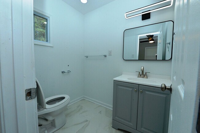 Building Photo - Renovated Ranch!