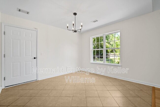 Building Photo - 7 Grandiflora Ln