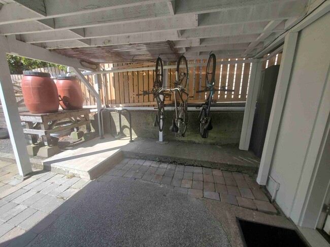 Building Photo - Prime Wallingford location 4 bed, 3 bath w...