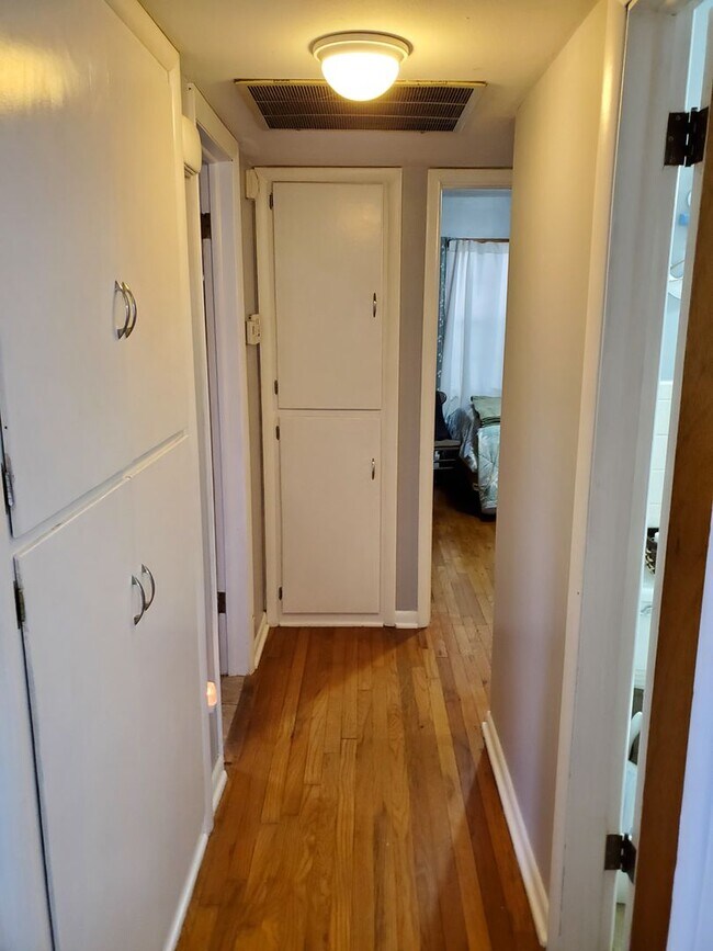 Building Photo - Immaculate 3BR home near parks and trails, eateries and quick highway access