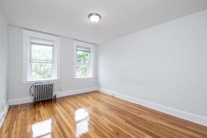 Primary Photo - 258 Chestnut Hill Ave