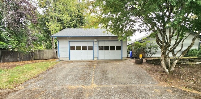 Primary Photo - 2112 NE 33rd St