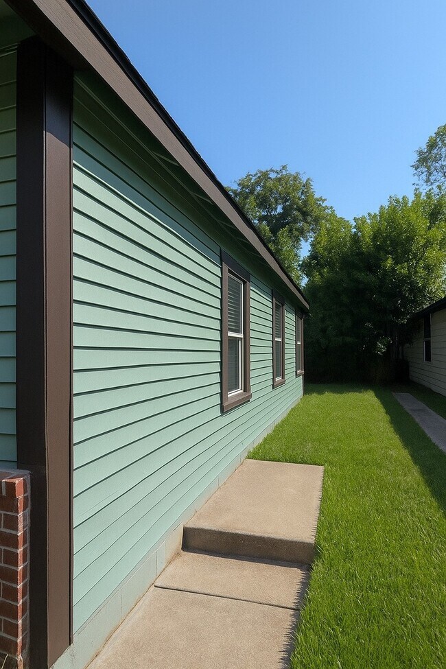 Building Photo - 7023 Chippewa Blvd