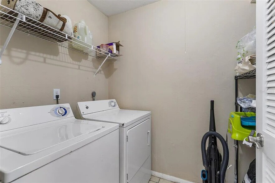 Laundry Room - 507 NW 39th Rd