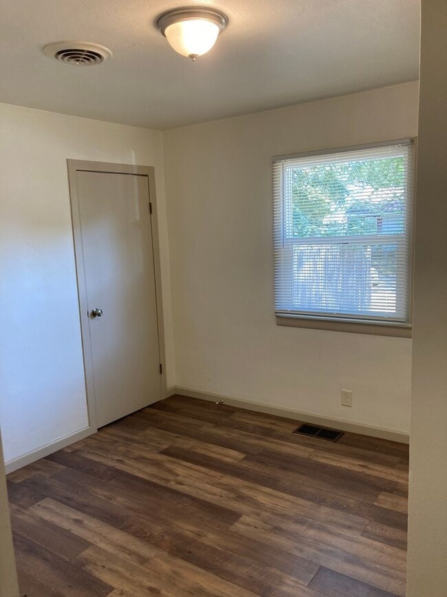 Building Photo - 4205-4205 8th St