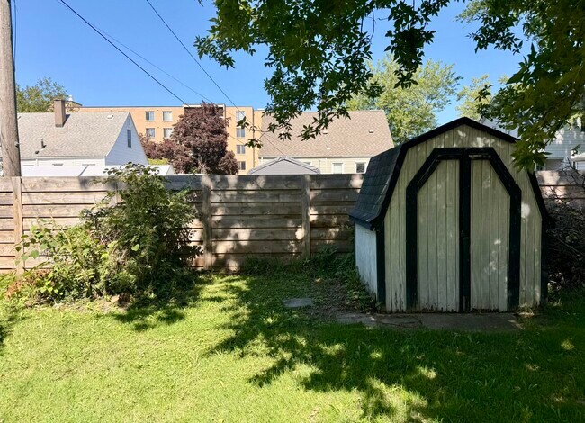 Building Photo - 543 E Saratoga St