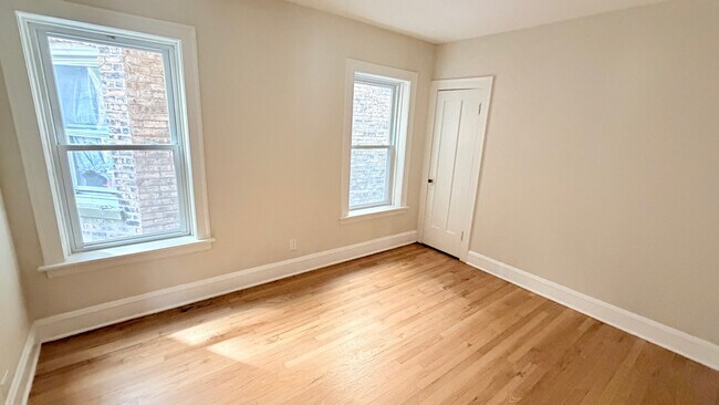 Building Photo - 5706 N Maplewood Ave