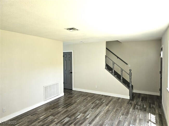 Building Photo - 223 Greenbriar Townhouse Way