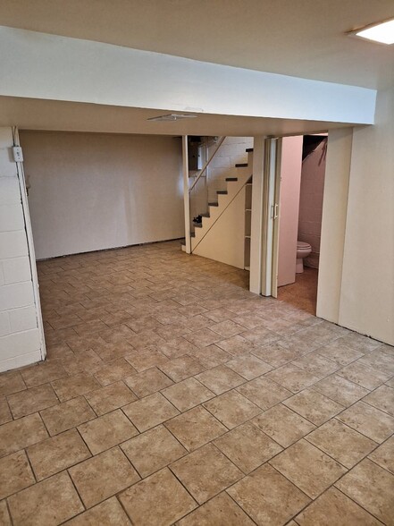 Building Photo - 470 Edgewood Rd