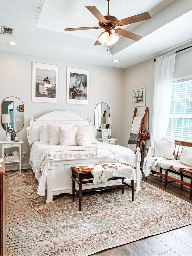 Building Photo - Charming Columbus Home with Fireplace, Natural Light & Outdoor Space