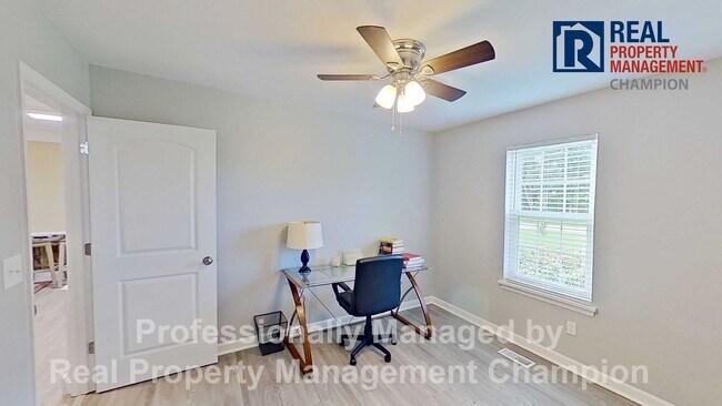 Building Photo - Spacious and Beautifully Updated 3 BD/2 BA...