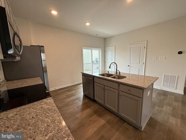 Building Photo - 2125 Grand Reserve Ln