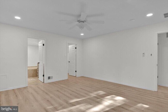 Building Photo - 915 Chanticleer