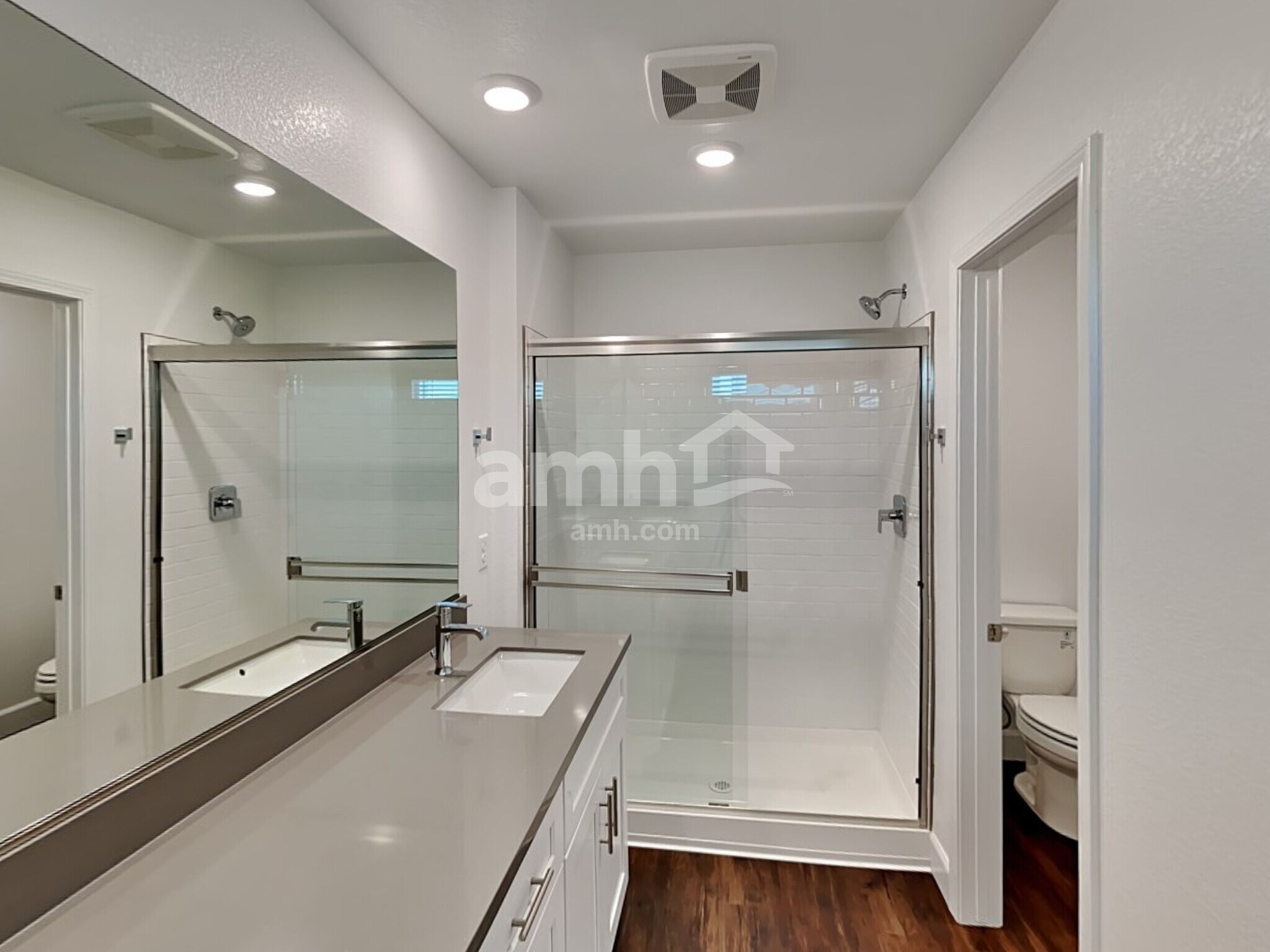 Building Photo - 556 Topiary Pk Ave