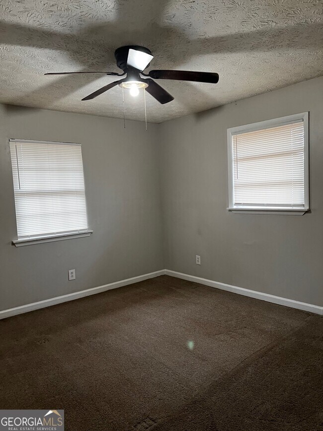 Building Photo - 5895 Jonesboro Rd