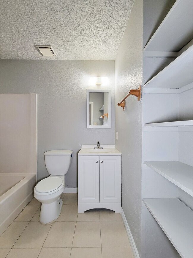 Building Photo - 17706 Glenhagen Ct
