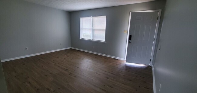 Building Photo - 514 Foxwood Dr