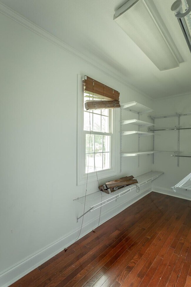 Building Photo - Charming Family Haven: 3 Bedroom Gem with ...