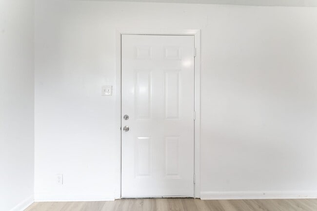 Building Photo - Welcome to a Home Full of Character and Comfort!