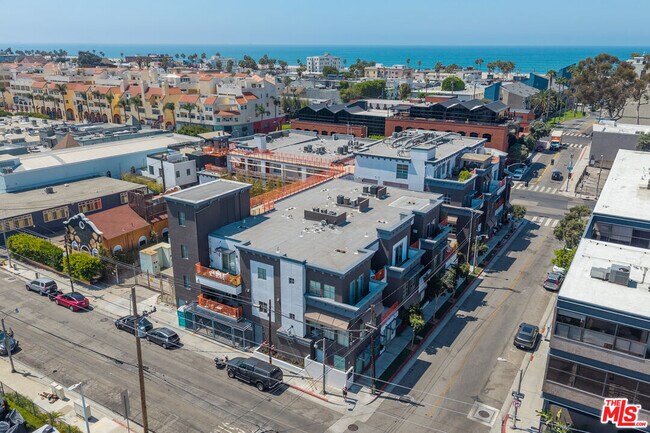 Building Photo - 212 Marine St