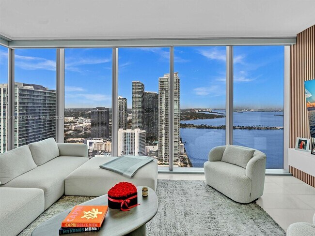 Building Photo - 700 NE 26th Terrace