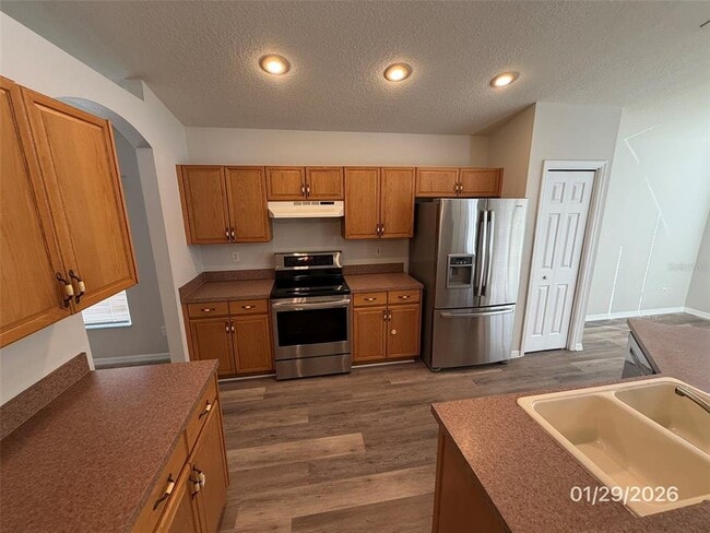 Building Photo - 2611 Vinedale Ave